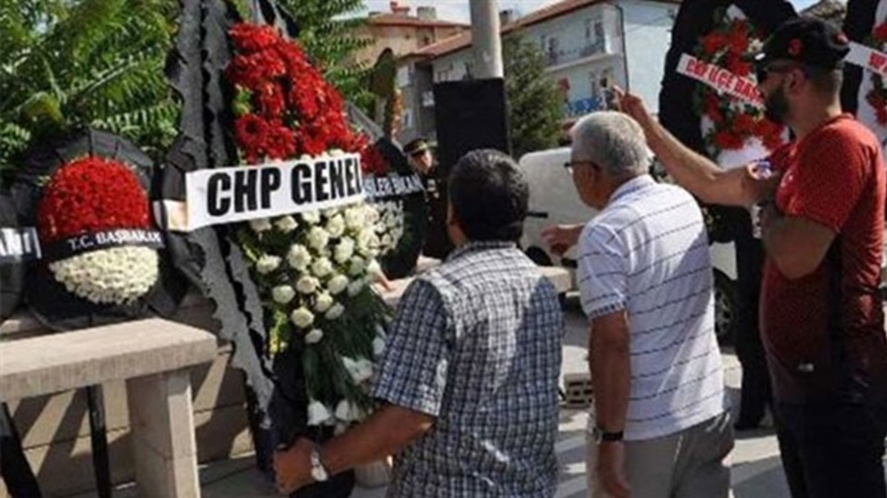 CHP’li Yarkadaş’tan Kılıçdaroğlu’nun çelengini kaldırtan valiye tepki