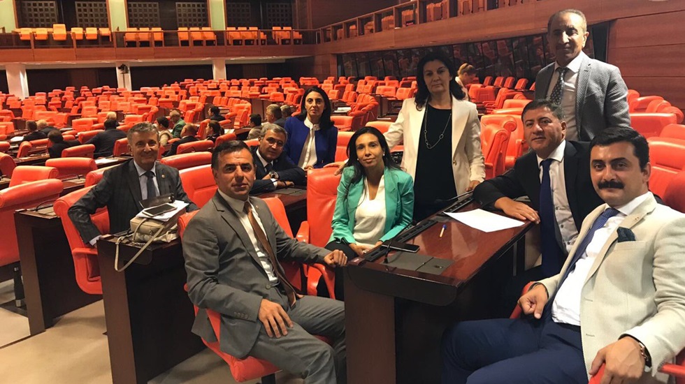 Gülay Yedekci Meclis Başkanını protesto ederek genel kurulu terk etti