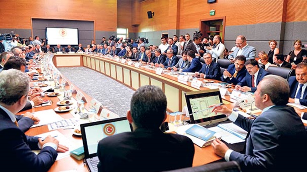 ‘Muhalefet susturan iç tüzük teklifi’ komisyondan geçti!