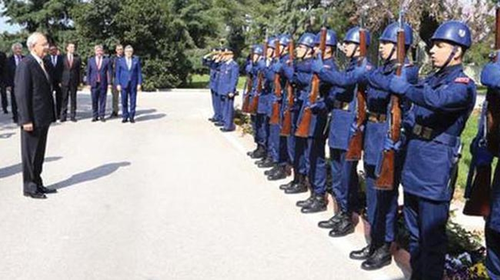 Kılıçdaroğlu’nu askeri törenle karşılayan komutanın cezası belli oldu