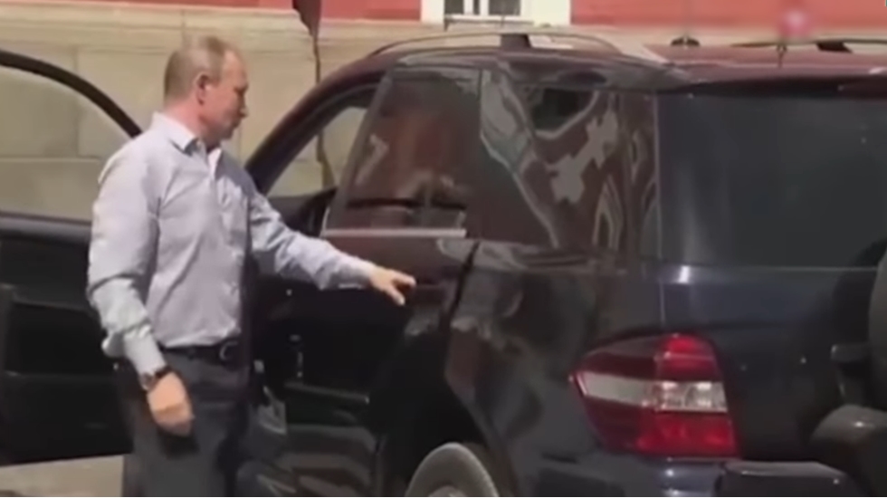 ‘Putin’in Arabasındaki kırmızılı kadın’ iddialarına Kremlin’den açıklama