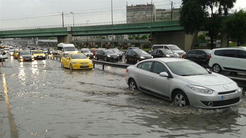 Meteoroloji'den sel uyarısı! İstanbul dahil birçok il için saat verdi...