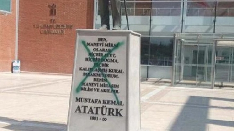 Hürriyet: “Atatürk’e edilen hakaretler Erdoğan’a edilseydi ne olurdu?”