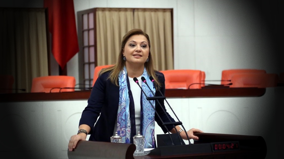 CHP’li Köksal: “Suriyelilere milyon dolarlar var EYT’lilere yok”