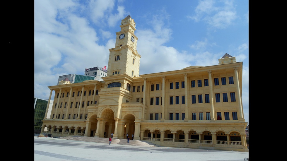Büyükçekmece Belediye’si yeni binasında hizmet vermeye başladı