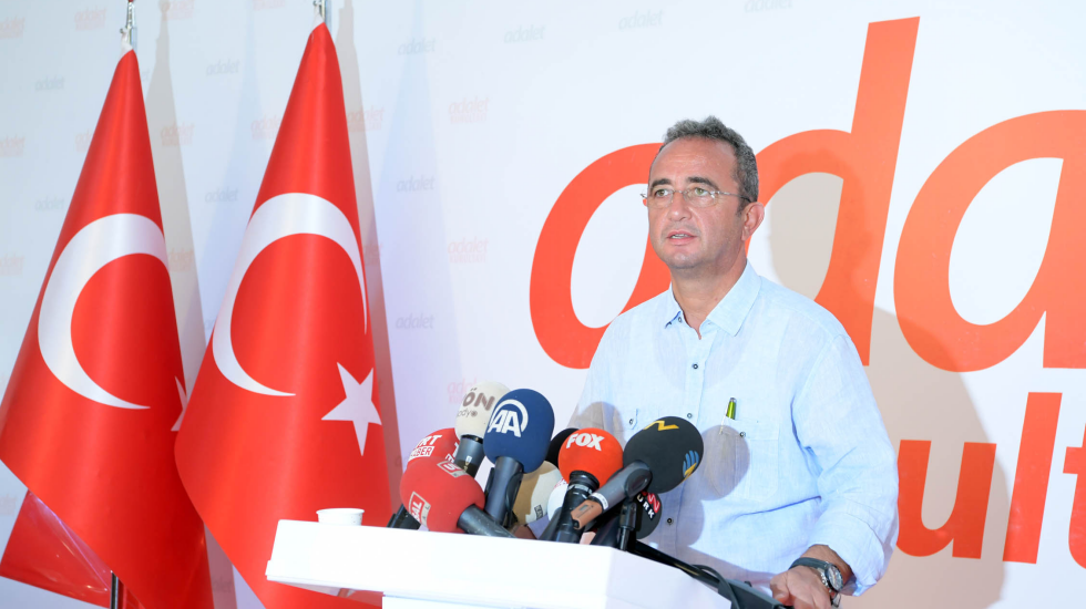 Bülent Tezcan alanda alkol alan 3 kişinin CHP’den ihraç edileceğini açıkladı