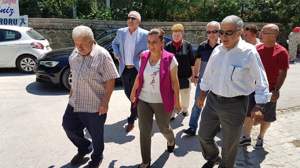 CHP’li vekiller, meclis tatilinde halkın arasında