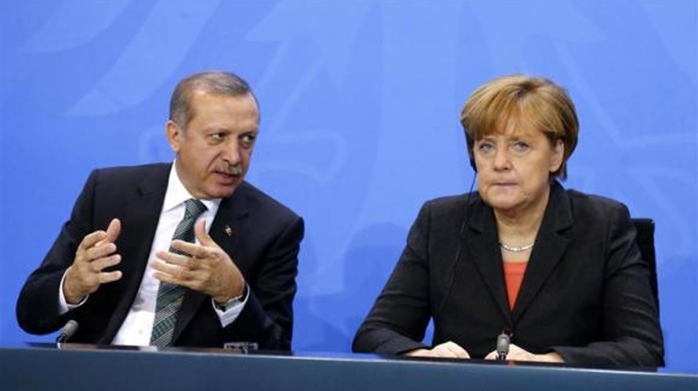 Merkel&rsquo;den a&ccedil;ıklama: T&uuml;rkiye'ye silah satışı durdurulacak