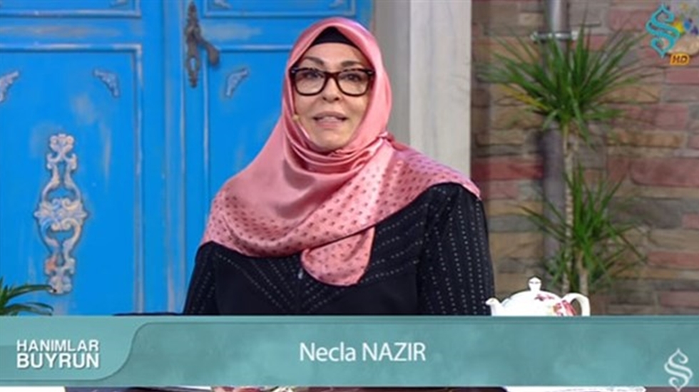 Necla Nazır Menzil tarikatının kanalında program yapıyor