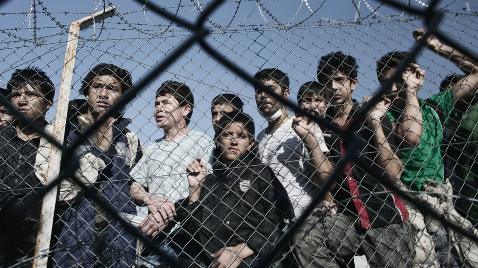 Binlerce göçmen Yunanistan’dan ülkesine geri döndü