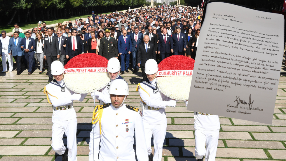 Kılıçdaroğlu Anıtkabir Özel Defteri’ne şunları yazdı: “Büyük Atatürk, Sayın Genel Başkanım…”