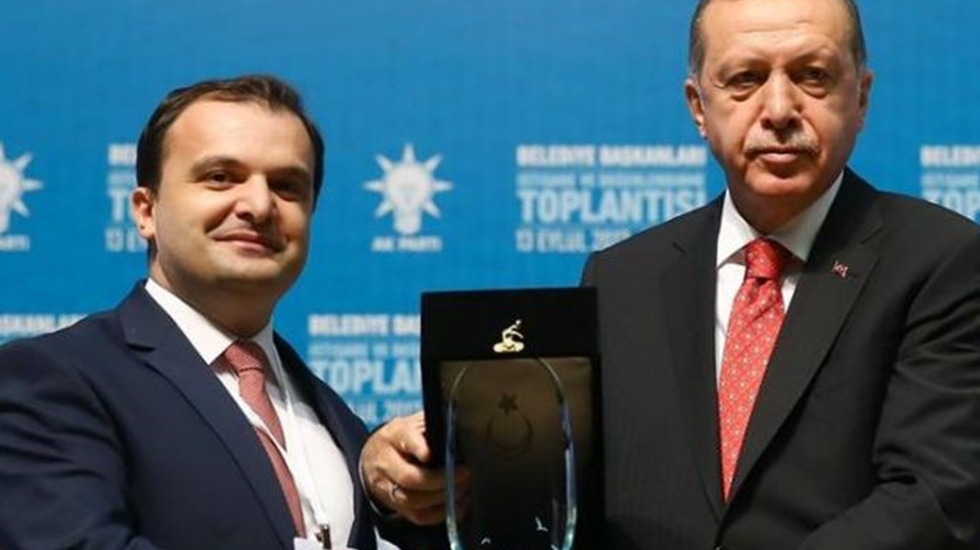 Erdoğan’dan ‘FETÖ’den 30 yıl hapis cezası istenen belediye başkanına ödül