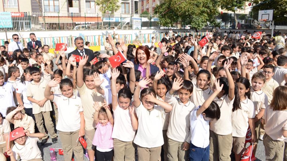 “Sokaktan Okula” projesi ile fark yaratan Avcılar Belediyesi’nden eğitime tam destek