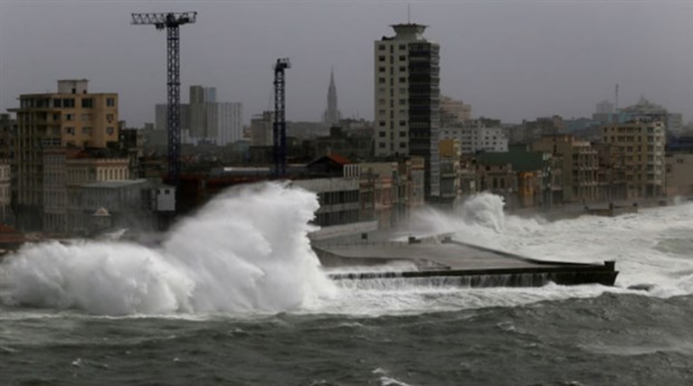 Irma Florida kıyılarına ulaştı, ABD’liler panikte