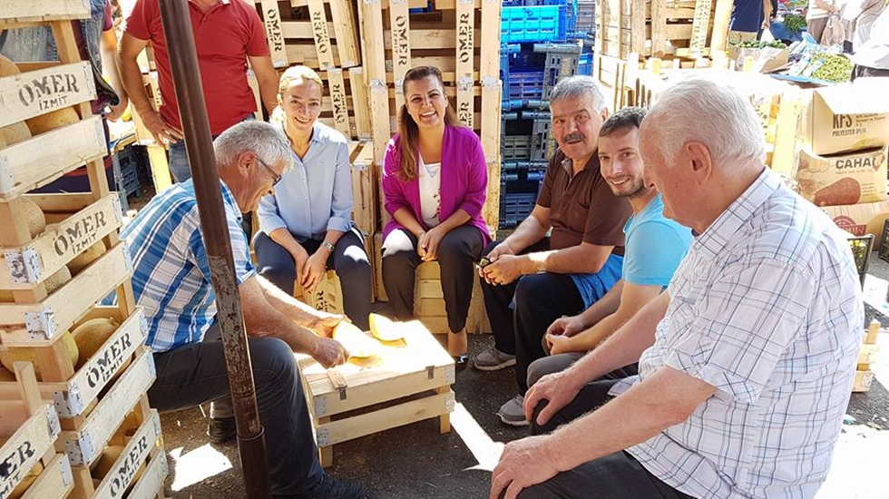 Bayram Pazarında Hürriyet var…