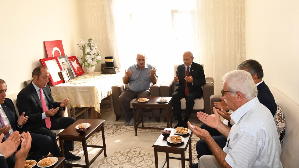 CHP’den şehit uzman çavuş selim Topal’ın ailesine taziye ziyareti