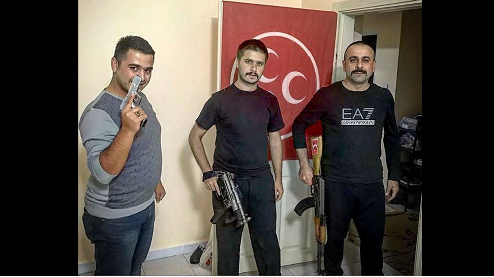 Bu pozlar Ülkü Ocakları’nda verildi