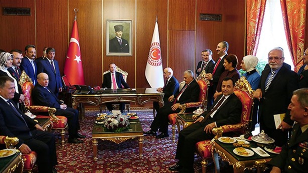 İşte Parti devletinin fotoğrafı!