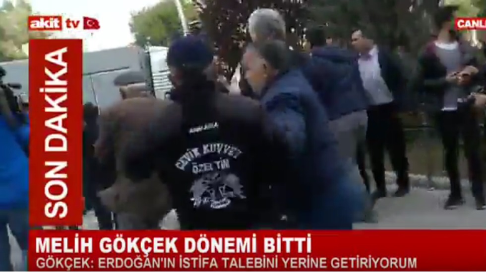 Gökçek yandaşları ile Akit TV muhabiri arasında kavga