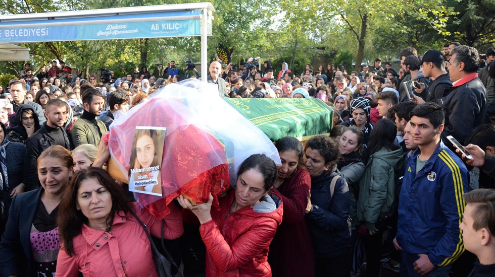 17 yaşında öldürülen Helin son yolculuğuna uğurlandı