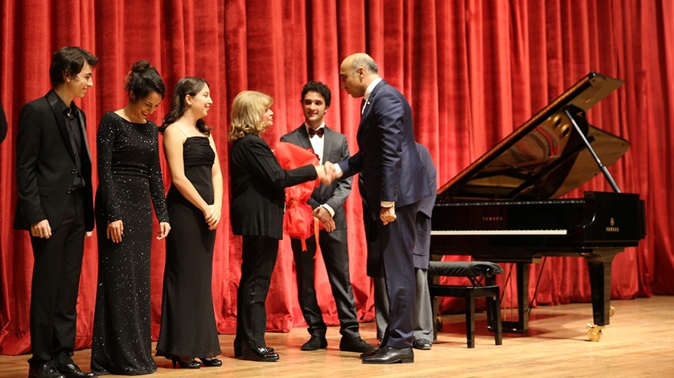 Leyla Gencer’de yeni sezon İdil Biret ile açıldı