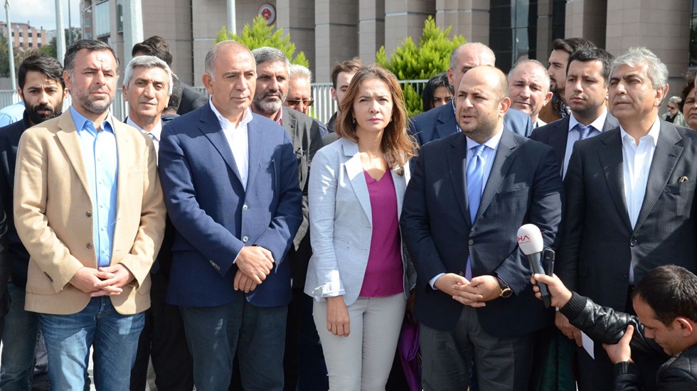 CHP’liler Berberoğlu için adliyedeydi