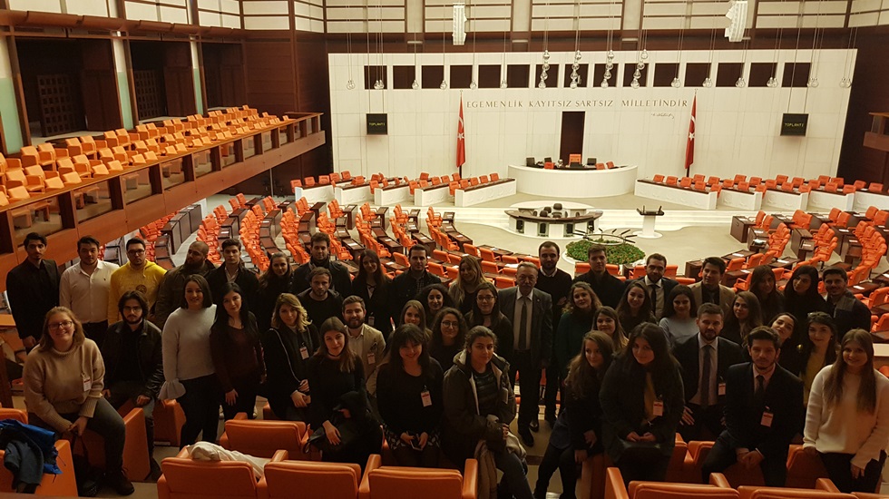 ‘Siyaset Platformu’ üyeleri Meclise çıkarma yaptı