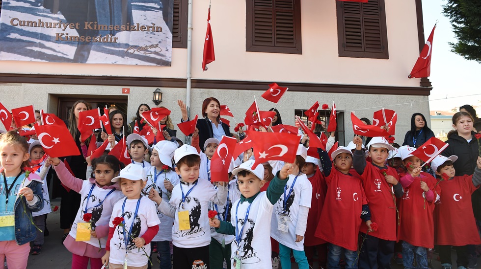 Avcılarlı Çocuklar Ambarlı Atatürk Evi’nde Gazi Mustafa Kemal Atatürk’ü Andı