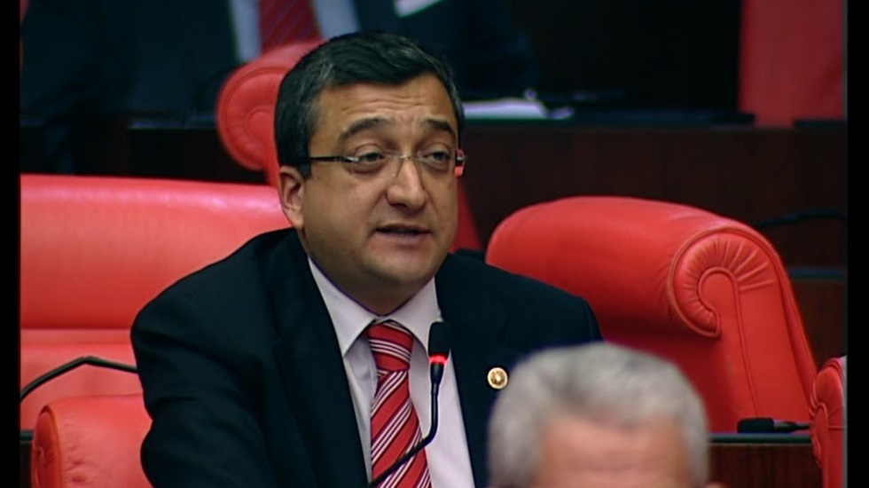 CHP’li Öz: “Meclisi Sarayın gölgesine taşımak istiyorsunuz…”