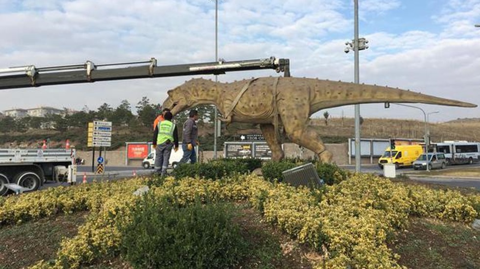 Gökçek’in dinozoru da kaldırıldı