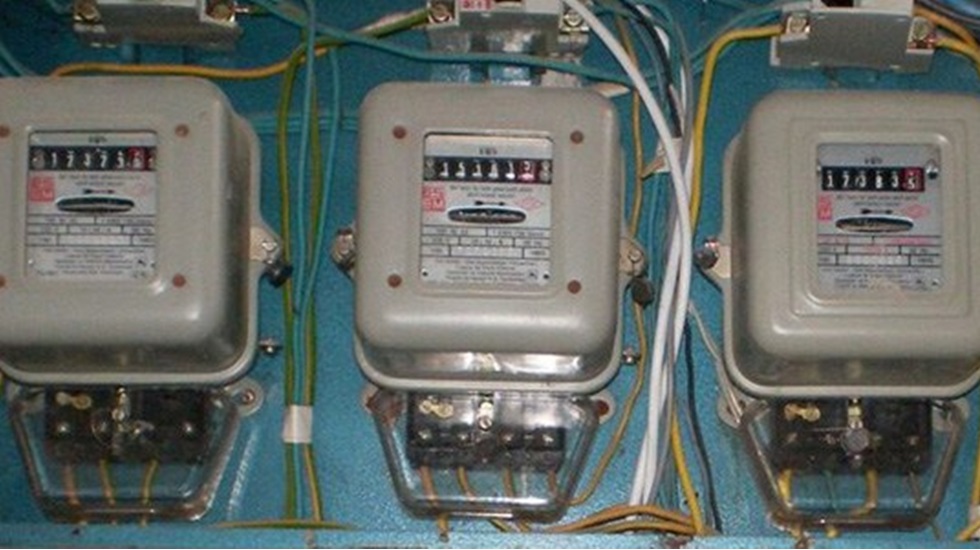 Borçlu olan olmayan herkesin elektriğini kesmişler