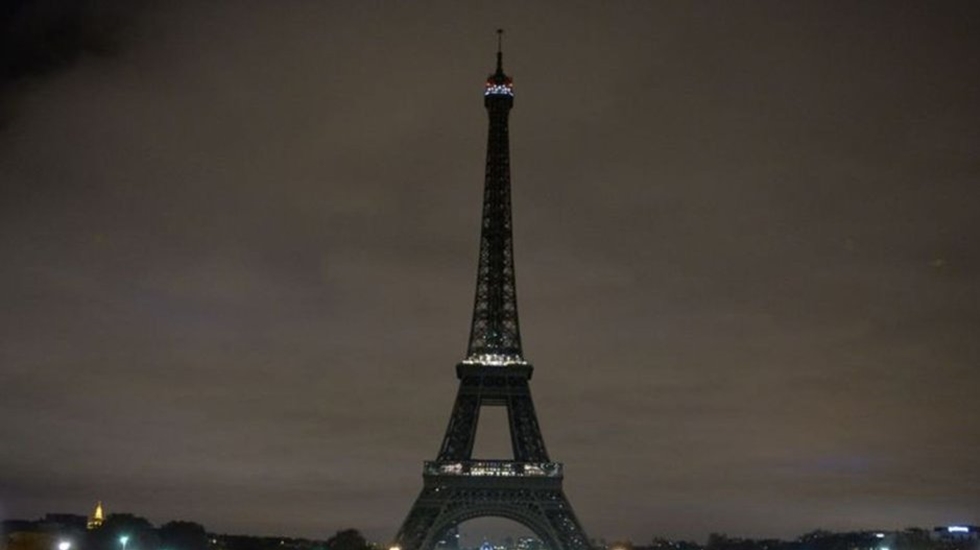 Eyfel Kulesi Mısır için karartıldı