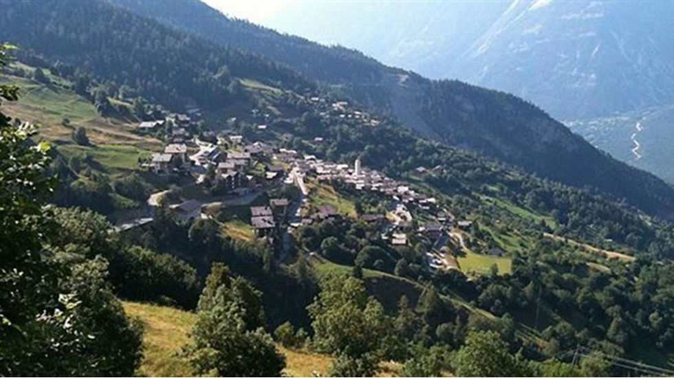 İsviçre’deki bu köye taşınana 70 bin dolar verilecek!