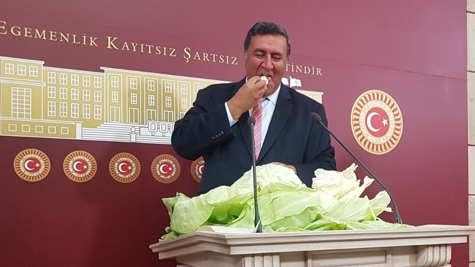 Niğde Milletvekili Gürer, Meclis’e lahana getirdi, sarmayı kim yapacak?