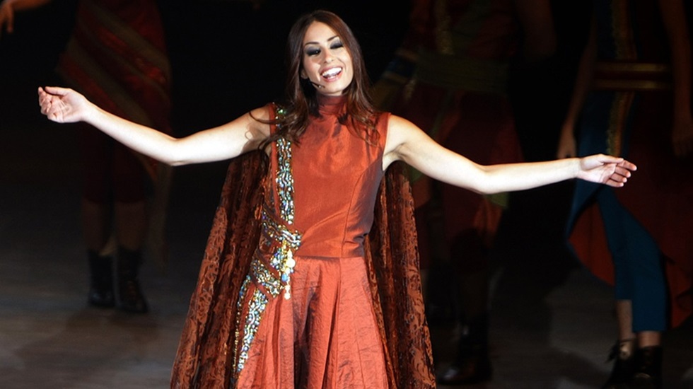 Suudi Arabistan’da ilk kez bir kadın şarkıcı konser verdi