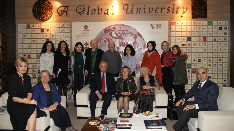 Sanatçılardan Dr.Bülent Kerimoğlu’na ‘Yılın Gönüllüsü’ ödülü