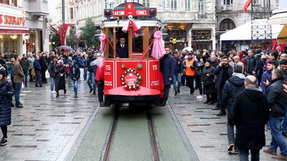 İstiklal’deki Tarihi tramvay seferleri yeniden başladı