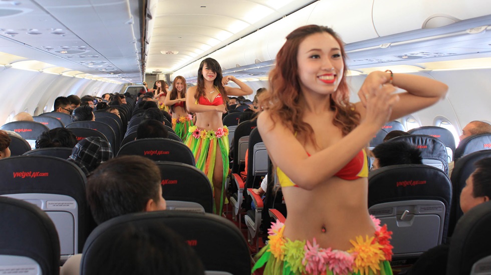 Vietnamlı havayolu şirketinin takvimi cinsiyetçilikle suçlanıyor