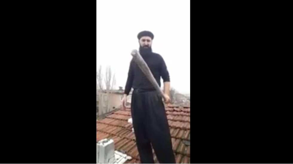 ‘Noel Baba’yı çatıda bekleyen adam geldiğinde ‘iman et’ diyecekmiş