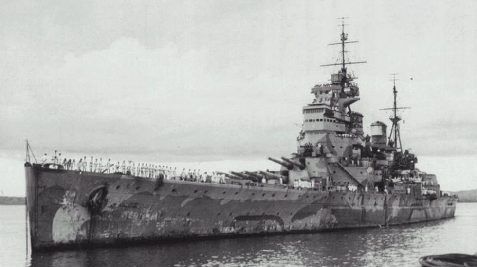 Kapitalizm affetmez; Hurdacılar savaş gemisi batıklarını satıp ölü askerleri denize atmış!