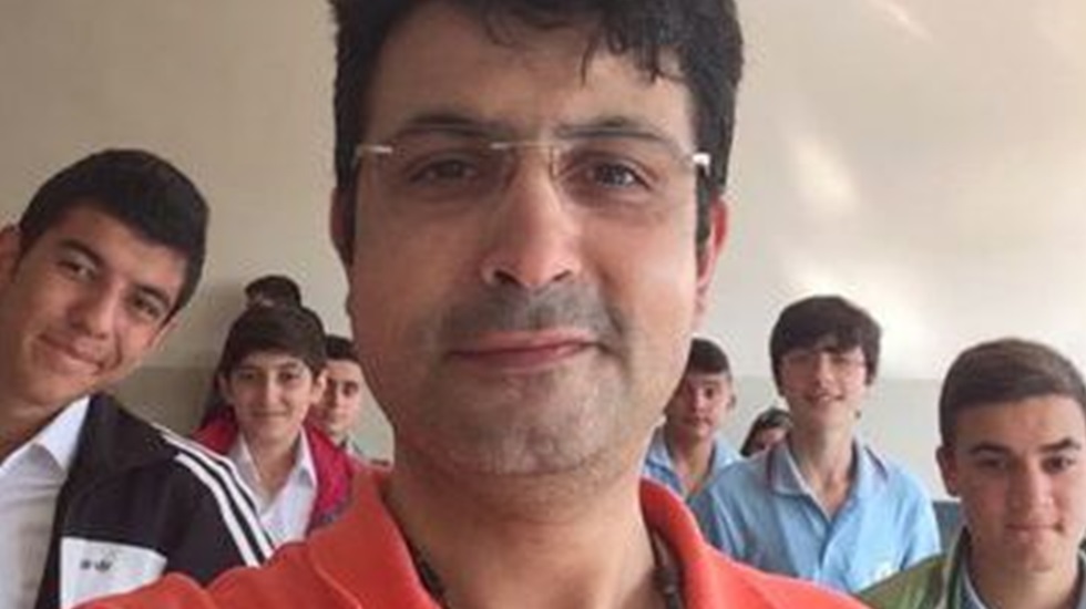 Gözaltında işkenceyle öldürülen öğretmen, 1.5 yıl sonra görevine iade edildi
