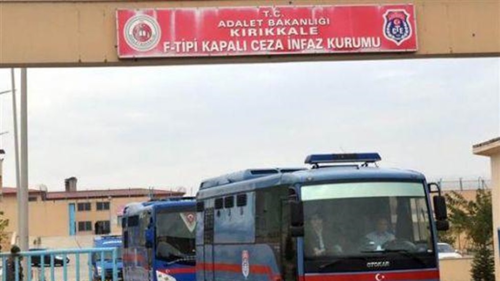 Tek tip elbise dayatmasına karşı dilekçe veren tutuklulara disiplin cezası