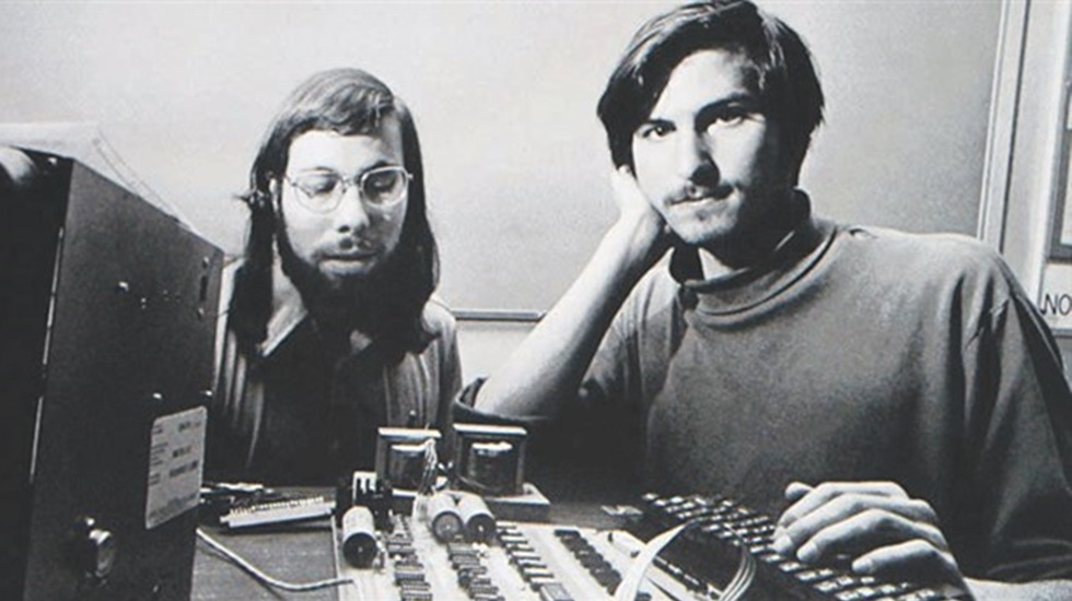 Apple’ın kurucusu Steve Jobs’un iş başvuru formu 175 bin dolara satıldı