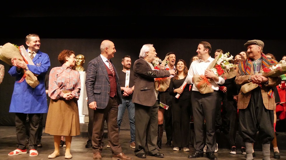 Artiz Mektebi gülmekten kırdı geçti