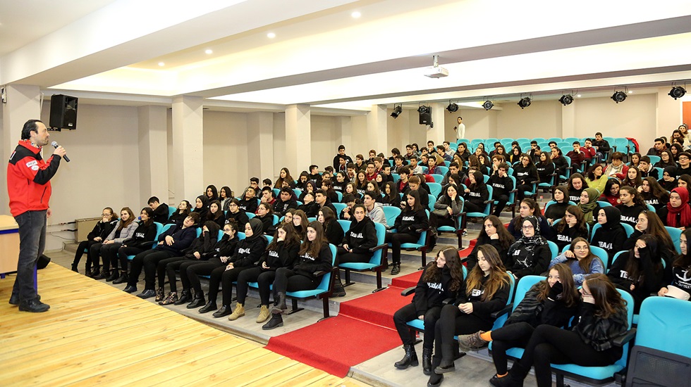 Ataşehirli öğrenciler ‘Deprem Haftası’nda bilinçlendiriliyor