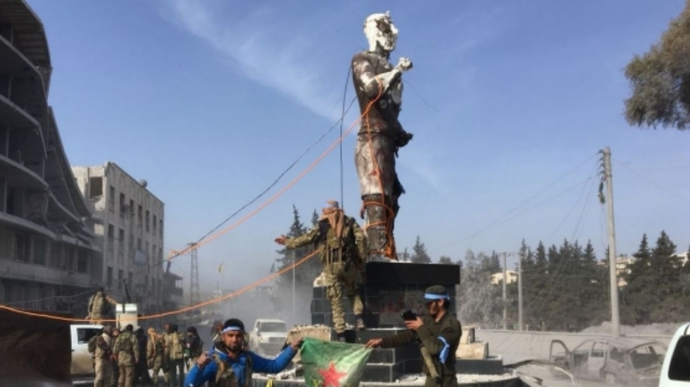Afrin’deki Demirci Kawa heykeli kaldırıldı