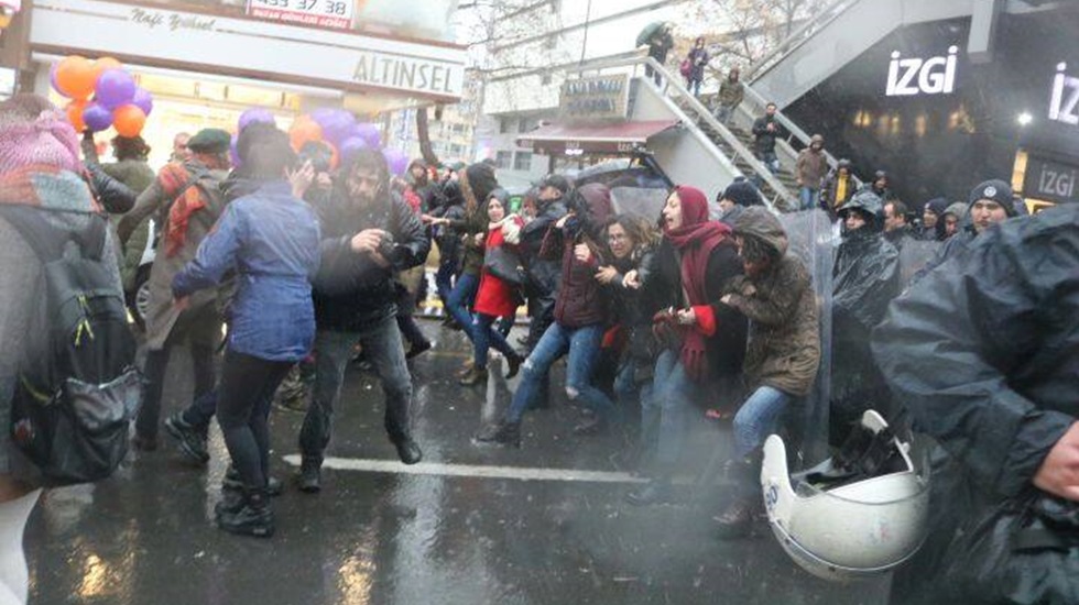 Kadınlara 8 Mart şiddeti!