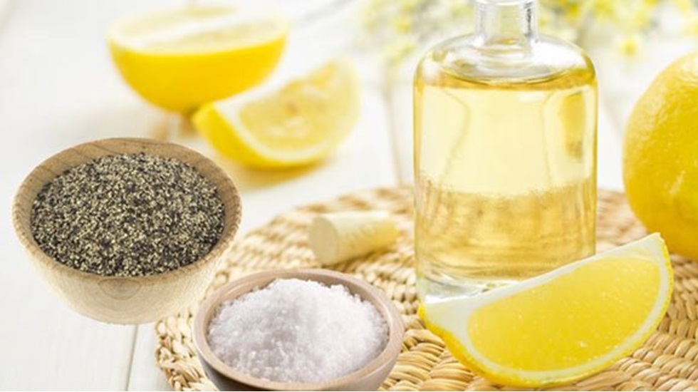 1 ay boyunca aç karnına içilen ılık limonlu suyun mucizevi faydaları