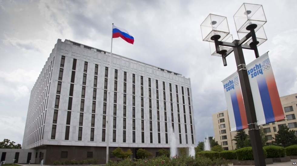 Rus diplomatlar Washington Büyükelçiliği’nden ayrıldı