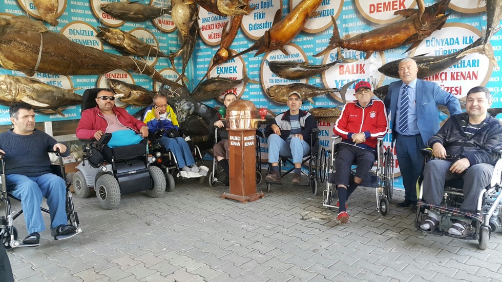 Balıkçı Kenan, engelli yurttaşları ağırladı